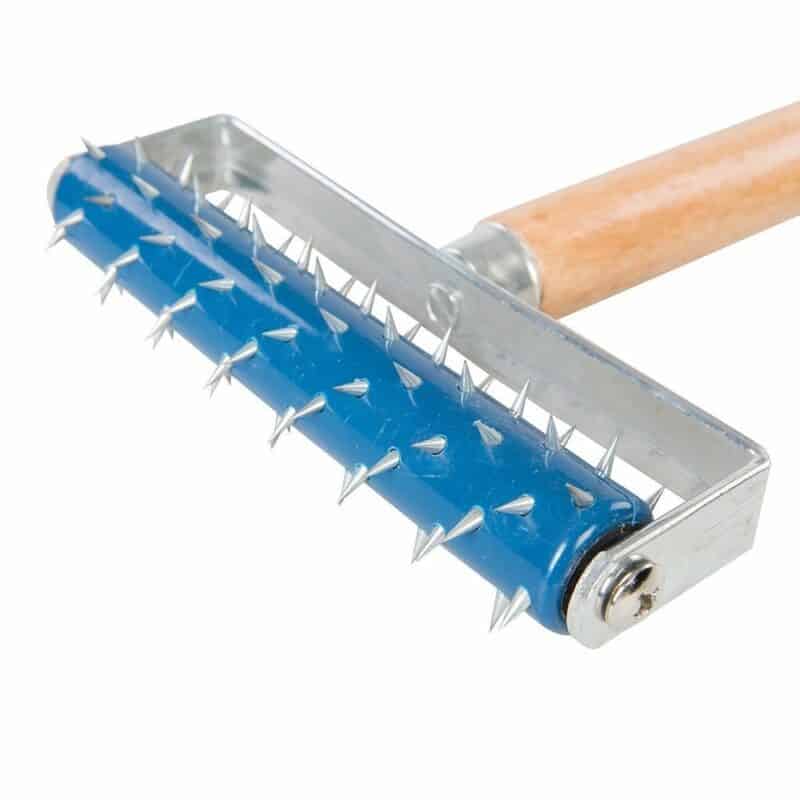 Roller with metal spikes for perforating steam-resistant wall-coverings