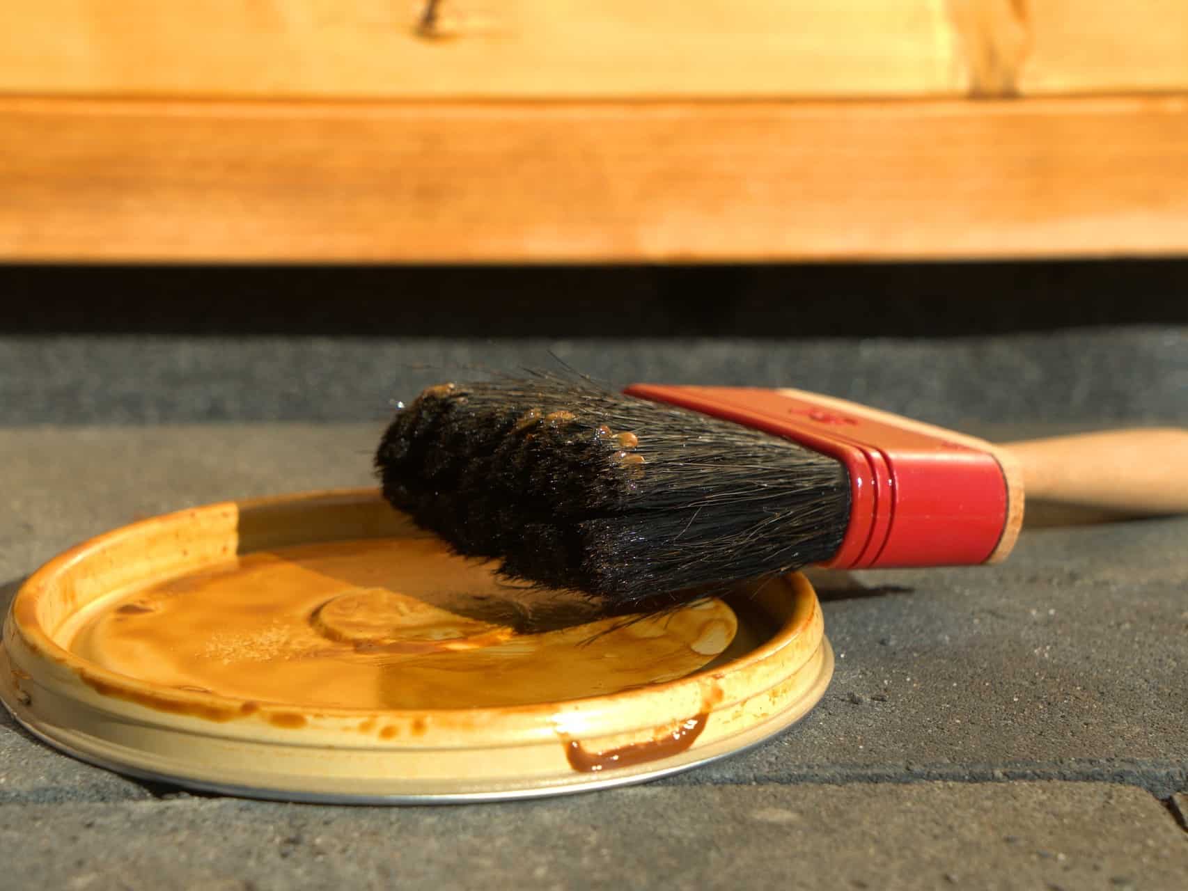 Varnishing brush